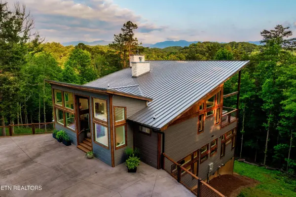 2234 Legend DR, Sevierville, TN 37876