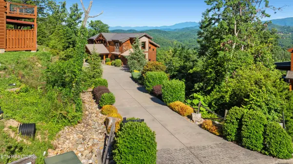 2470 Hackberry DR, Sevierville, TN 37862