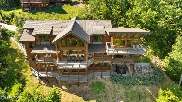 2470 Hackberry DR, Sevierville, TN 37862