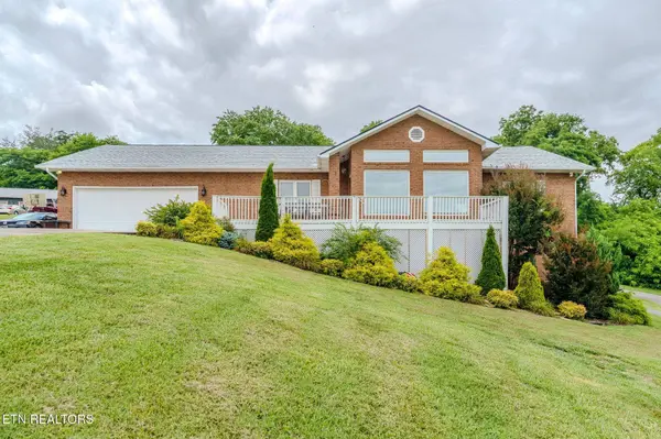 940 Hilltop LN, Kodak, TN 37764