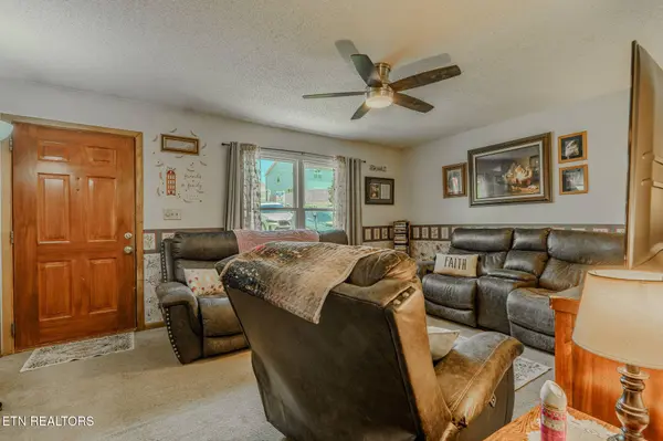 1717 Jett Rd, Maryville, TN 37804