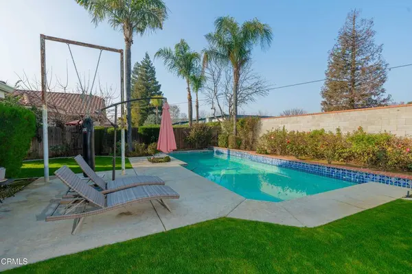 10906 Rosslyn LN, Bakersfield, CA 93311