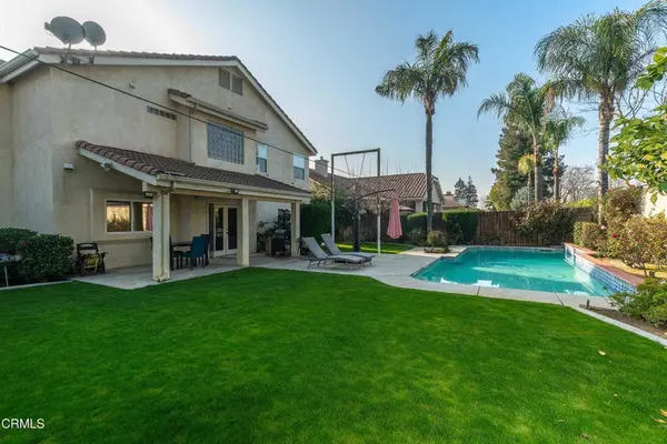 10906 Rosslyn LN, Bakersfield, CA 93311