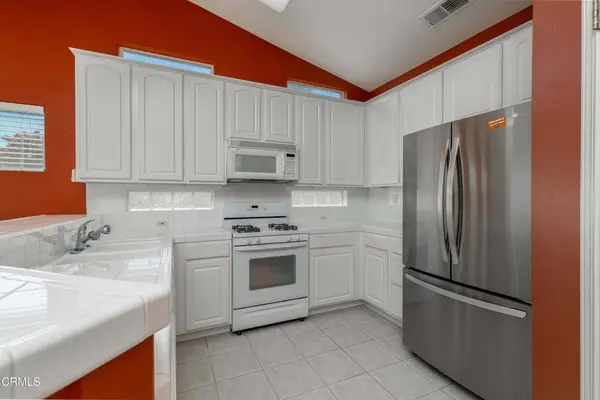 9817 Cinderella AVE, Bakersfield, CA 93311