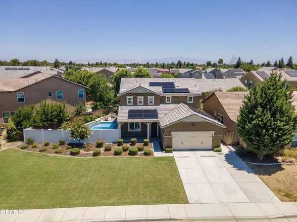 1408 Waterfall LN, Bakersfield, CA 93311