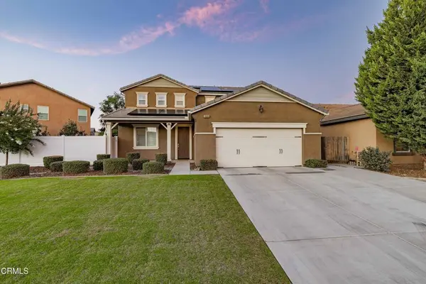 1408 Waterfall LN, Bakersfield, CA 93311