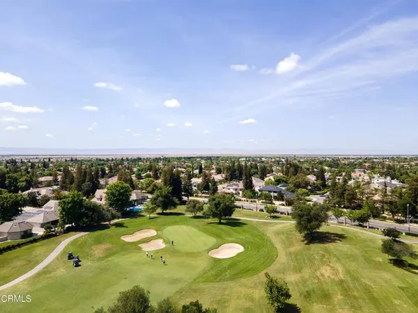 2300 Weybridge DR, Bakersfield, CA 93311