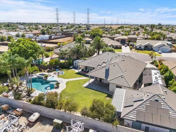 3010 Redwood Forest DR, Bakersfield, CA 93314