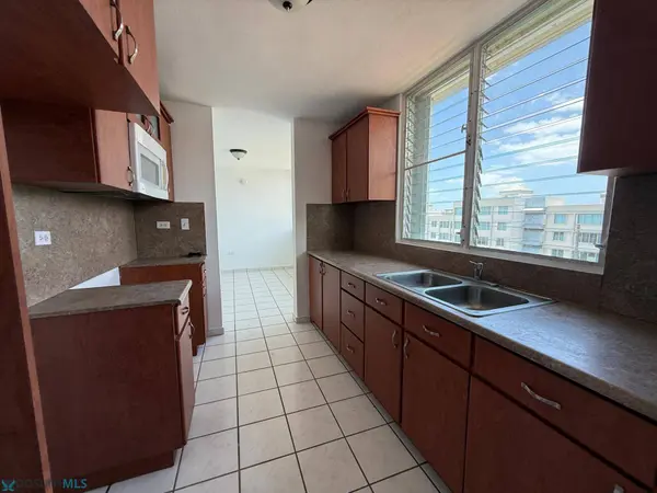 Carr 2 AVENIDA NTE #3604, Toa Alta, PR 00953