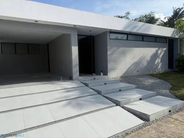 1 CALLE 1 #N21, Carolina, PR 00983