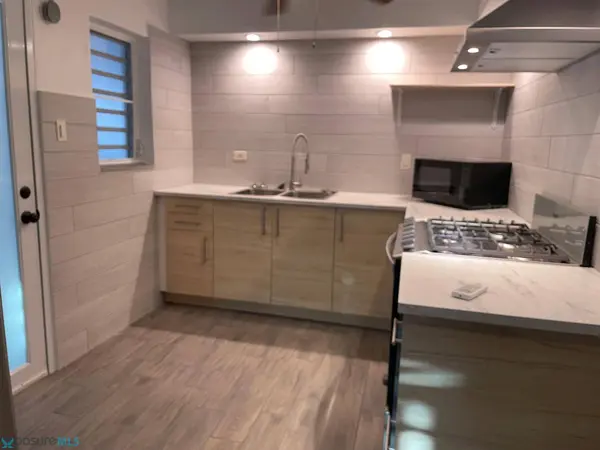 9-25 CALLE 28 #Apt. B, Carolina, PR 00985