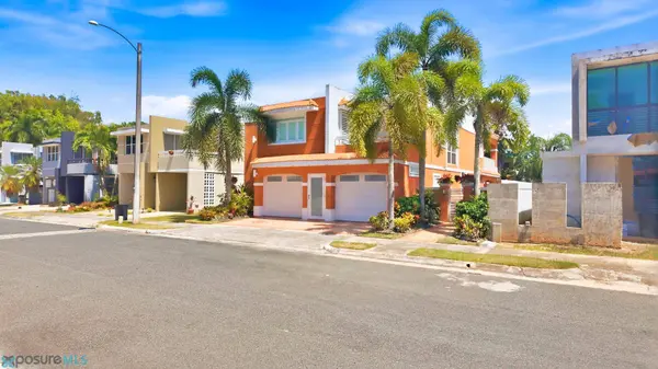 L8 CALLE VERSALLES, Dorado, PR 00646
