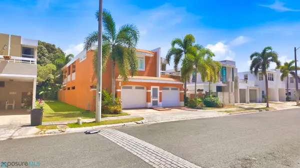 L8 CALLE VERSALLES, Dorado, PR 00646