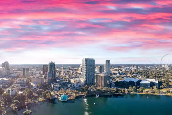 Orlando's Best-Kept Secrets: 18 Non-Theme Park Adventures,Aponte Group