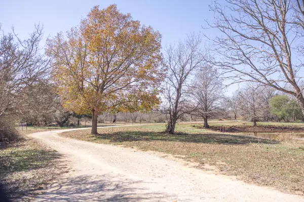 3190 Pittman Rd, St Hedwig, TX 78152-3602