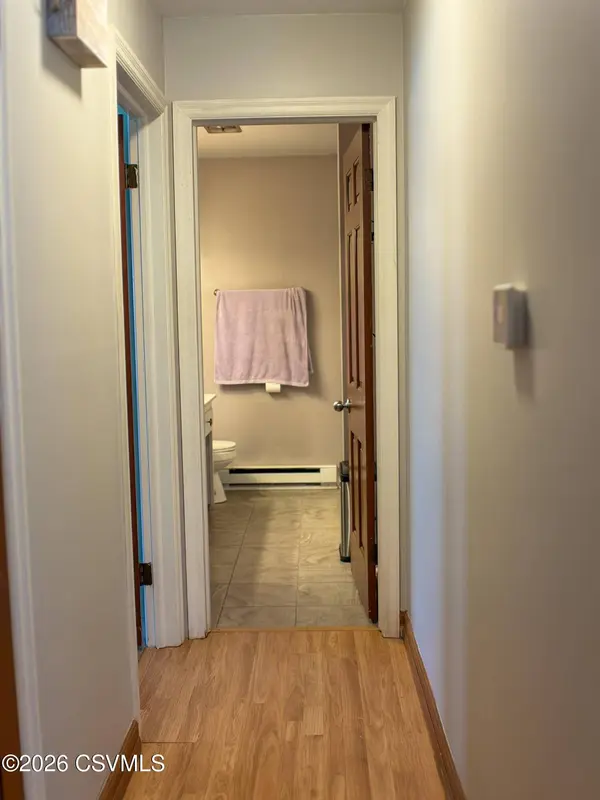 9 LENKER AVE, Selinsgrove, PA 17870