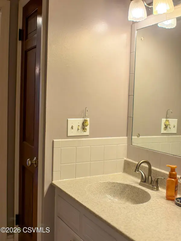 9 LENKER AVE, Selinsgrove, PA 17870