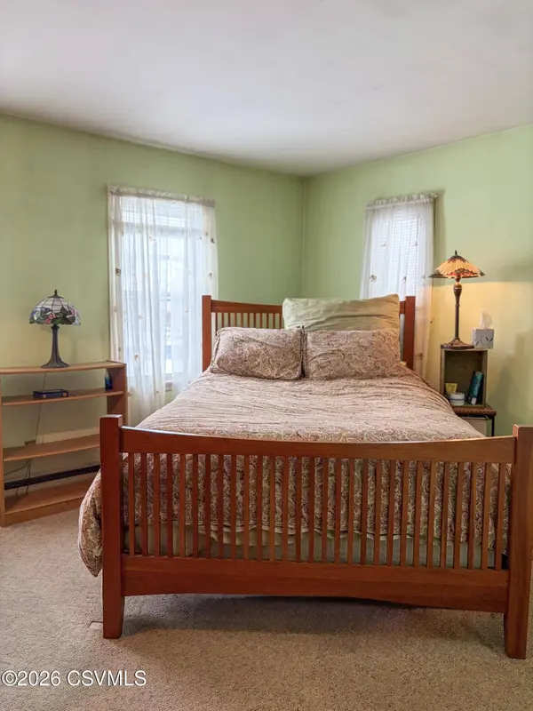 9 LENKER AVE, Selinsgrove, PA 17870