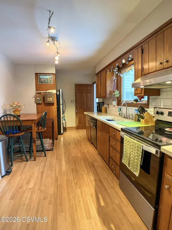 9 LENKER AVE, Selinsgrove, PA 17870