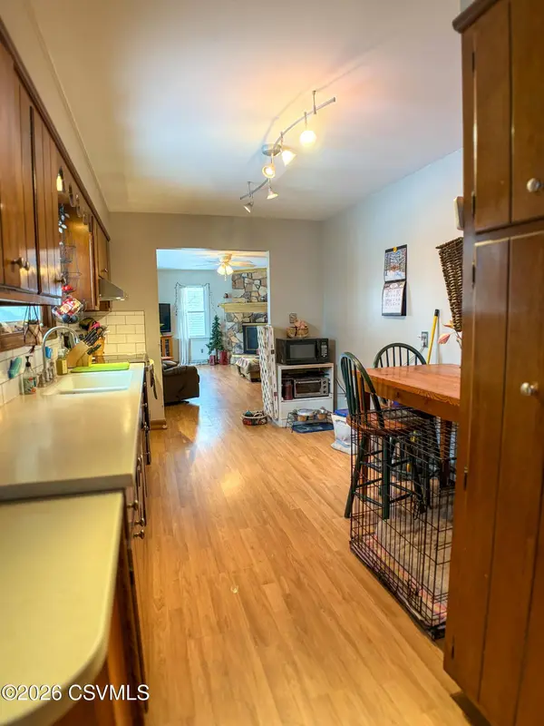 9 LENKER AVE, Selinsgrove, PA 17870