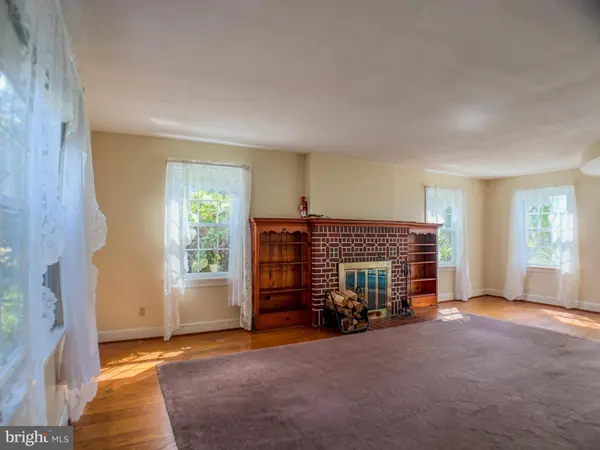 2327 FAIRVIEW TER, Williamsport, PA 17701