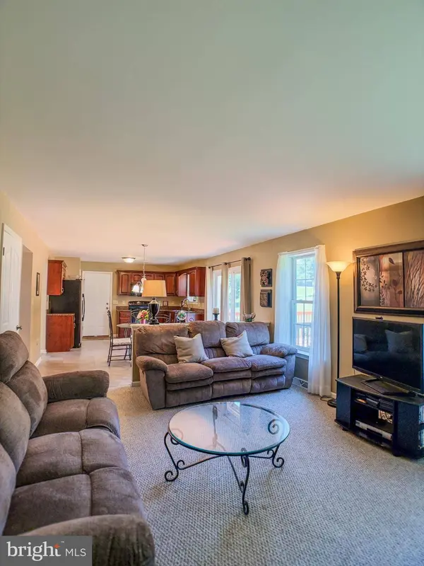3 CREEKSIDE DR, Selinsgrove, PA 17870