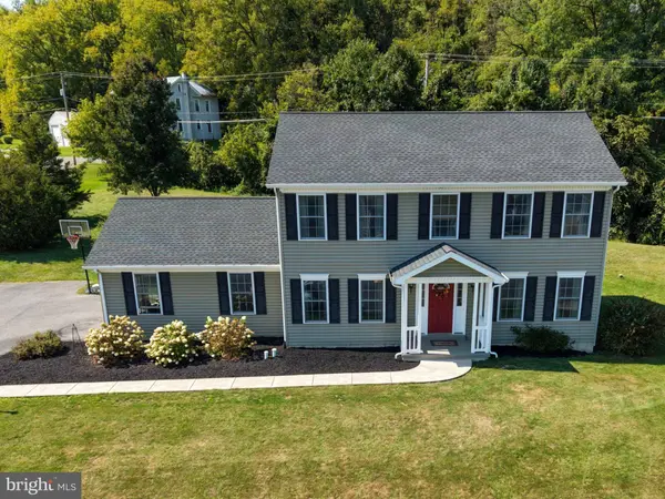 3 CREEKSIDE DR