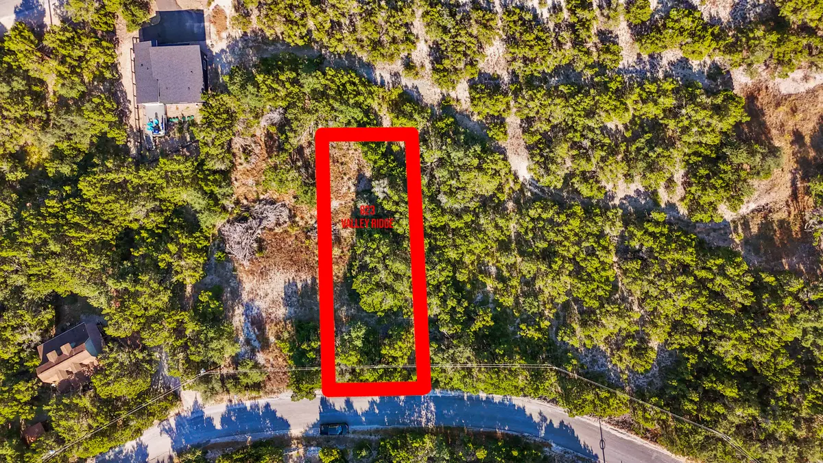 823 Valley Rdg, Canyon Lake, TX 78133