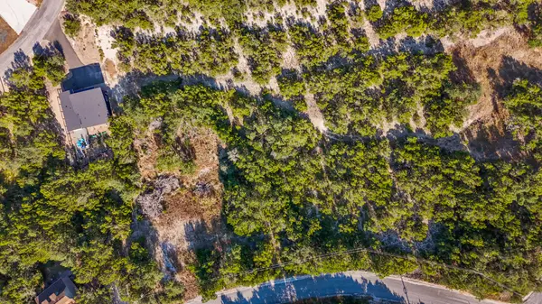 823 Valley Rdg, Canyon Lake, TX 78133