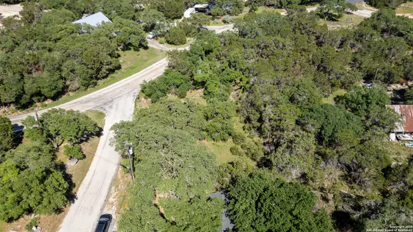 1529 Charter Oak Dr, Canyon Lake, TX 78133-5754