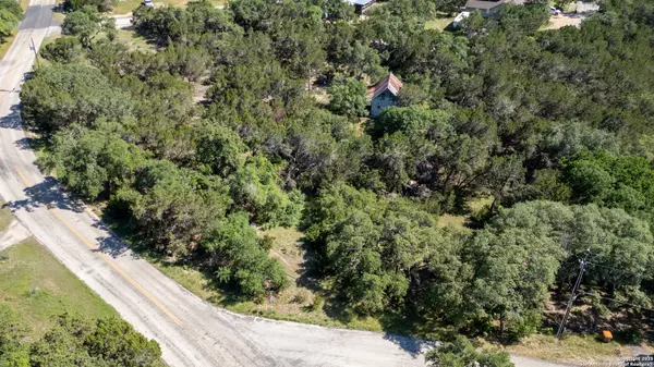 1529 Charter Oak Dr, Canyon Lake, TX 78133-5754