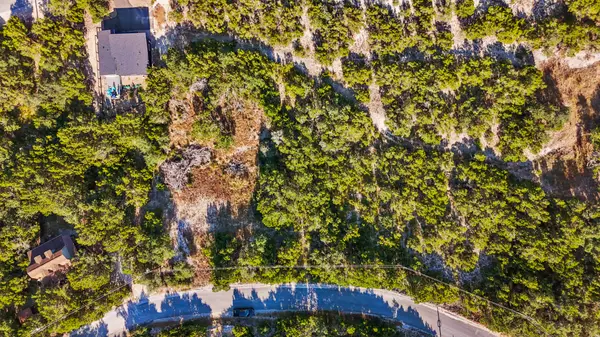 823 Valley Rdg, Canyon Lake, TX 78133