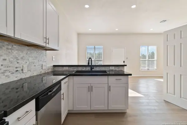 324 ridgerock UNIT 1, Canyon Lake, TX 78133