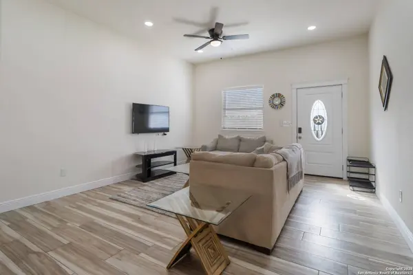 567 Hummingbird, Canyon Lake, TX 78133