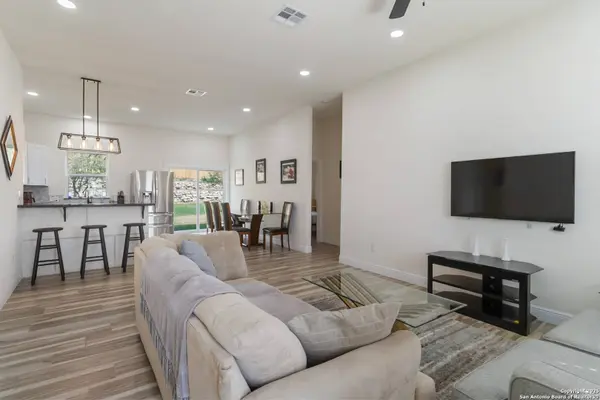 567 Hummingbird, Canyon Lake, TX 78133