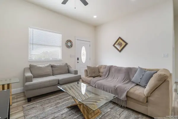567 Hummingbird, Canyon Lake, TX 78133