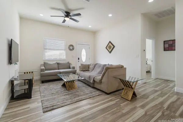 567 Hummingbird, Canyon Lake, TX 78133