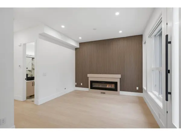 12863 MARINE DR #2, Surrey, BC V4A1C8