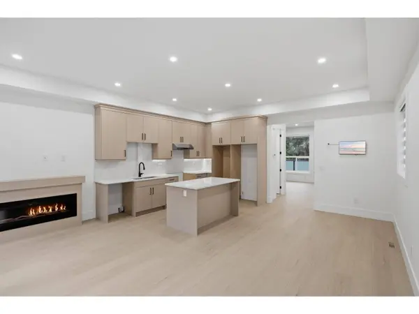 12863 MARINE DR #2, Surrey, BC V4A1C8
