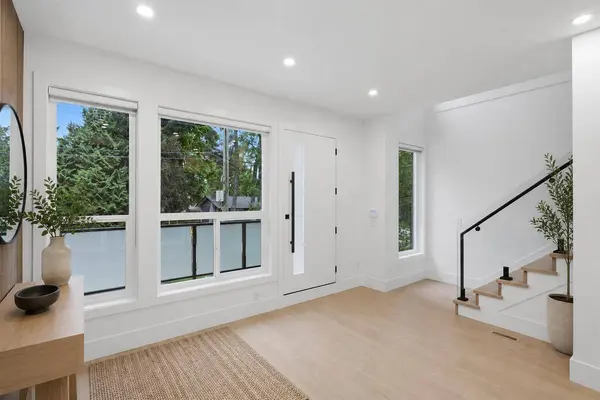 12873 MARINE DR #1, Surrey, BC V4A1C8