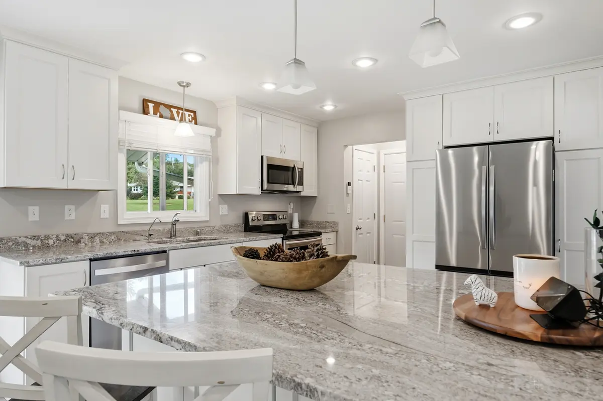 14465 Lindsay Dr, Brookfield, WI 53005-2334