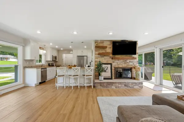 14465 Lindsay Dr, Brookfield, WI 53005-2334