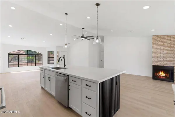 816 E COURTNEY Lane, Tempe, AZ 85284