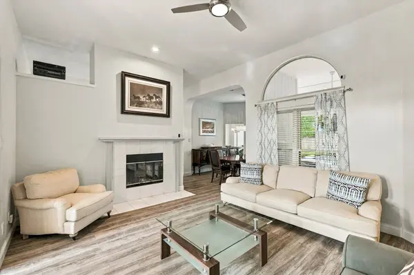 211 Ember Glen DR, Arlington, TX 76018