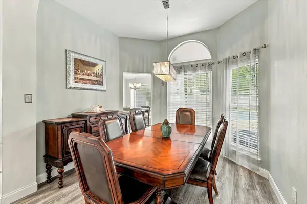 211 Ember Glen DR, Arlington, TX 76018