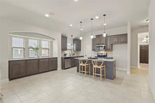 1020 Broken Wheel Trail, Aubrey, TX 76227