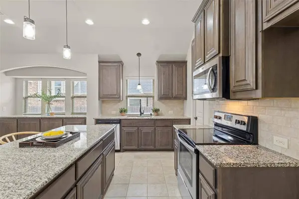 1020 Broken Wheel Trail, Aubrey, TX 76227