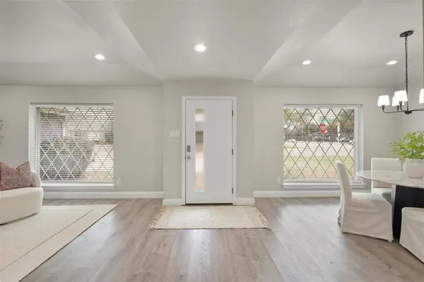 6350 Glennox Lane, Dallas, TX 75214