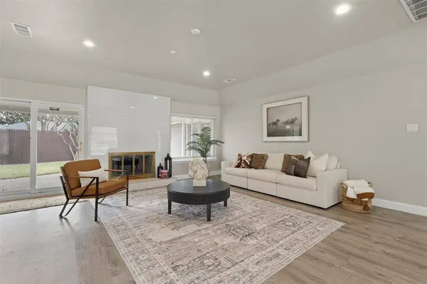 6350 Glennox Lane, Dallas, TX 75214