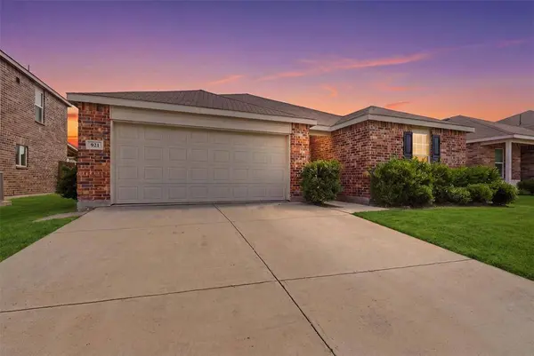 921 Shire Avenue, Haslet, TX 76052